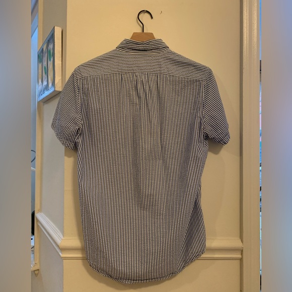 Jcrew Mens short sleeve seersucker shirt. Size S. Like new. - Picture 2 of 3